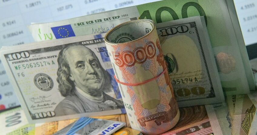 Рубль и&nbsp;тенге подешевели, доллар дорожает. Курс валют на&nbsp;12&nbsp;января 