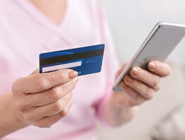 Кабмин обяжет бизнес принимать оплату только картой 