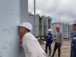 В&nbsp;&laquo;Кен-Сае&raquo; проводят электричество: мэр города&nbsp;Ош поцеловал новый трансформатор 