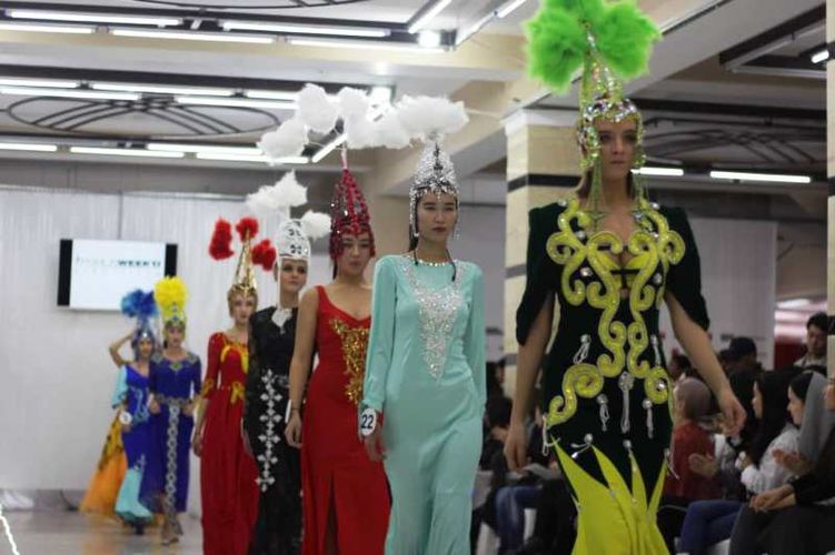 Лира Севендин жеке архивинен алынды