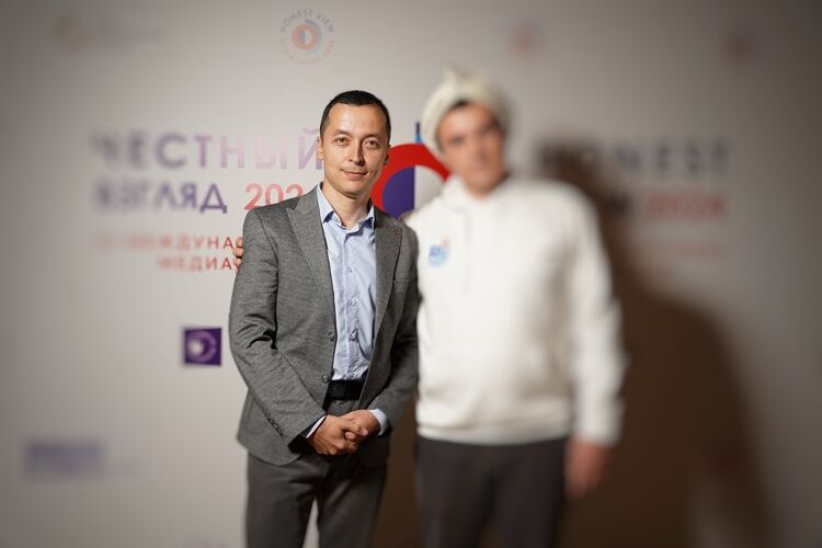 со страницы Русского дома в Facebook