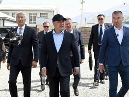 Sadyr Japarov inspects construction of social facilities and roads in Naryn