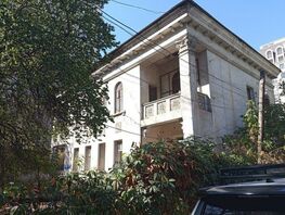 В&nbsp;Бишкеке снесли очередной дом, лишенный статуса памятника 