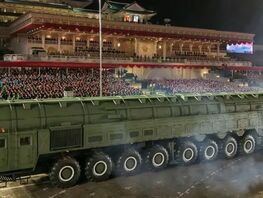 Северная Корея показала новую межконтинентальную ракету 
