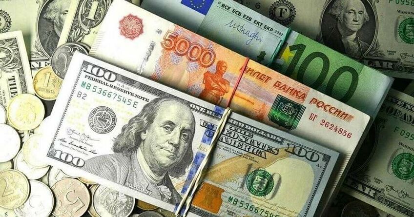Доллар, евро и&nbsp;российский рубль подорожали к&nbsp;сому. Курс валют на&nbsp;16&nbsp;июля 