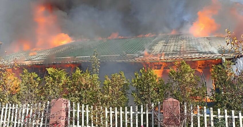 На&nbsp;Иссык-Куле горят коттеджи пансионата &laquo;Радуга&raquo; 