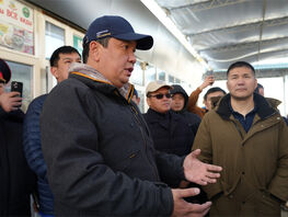 Мэр Бишкека устроил разнос в&nbsp;автоЦОНе: после визита сотрудники вышли работать 