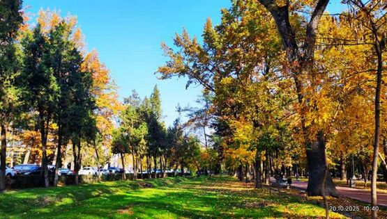 Озеро Сары-Челек и&nbsp;осенний Эркиндик. Фото читателей 24-kg.com 