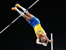 Новый мировой рекорд в&nbsp;прыжках с&nbsp;шестом установлен на&nbsp;чемпионате мира: 6,30 