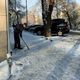Фото 24-kg.com. Сознательные частники тротуары чистят