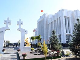 Президент КР&nbsp;открыл новое здание Главного управления ГКНБ по&nbsp;Бишкеку 